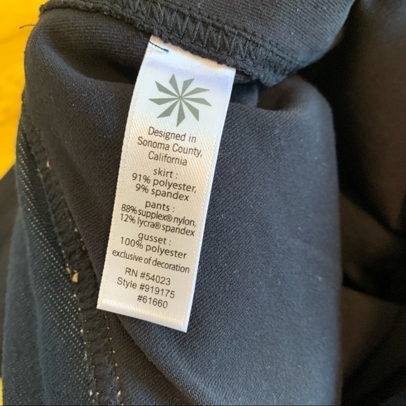 Athleta Bettona 2-in-1 skirt with capri leggings size XS - Picture 6 of 6